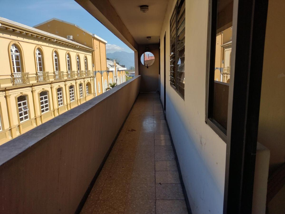 Hotel Alajuela Costa Rica Airport Экстерьер фото